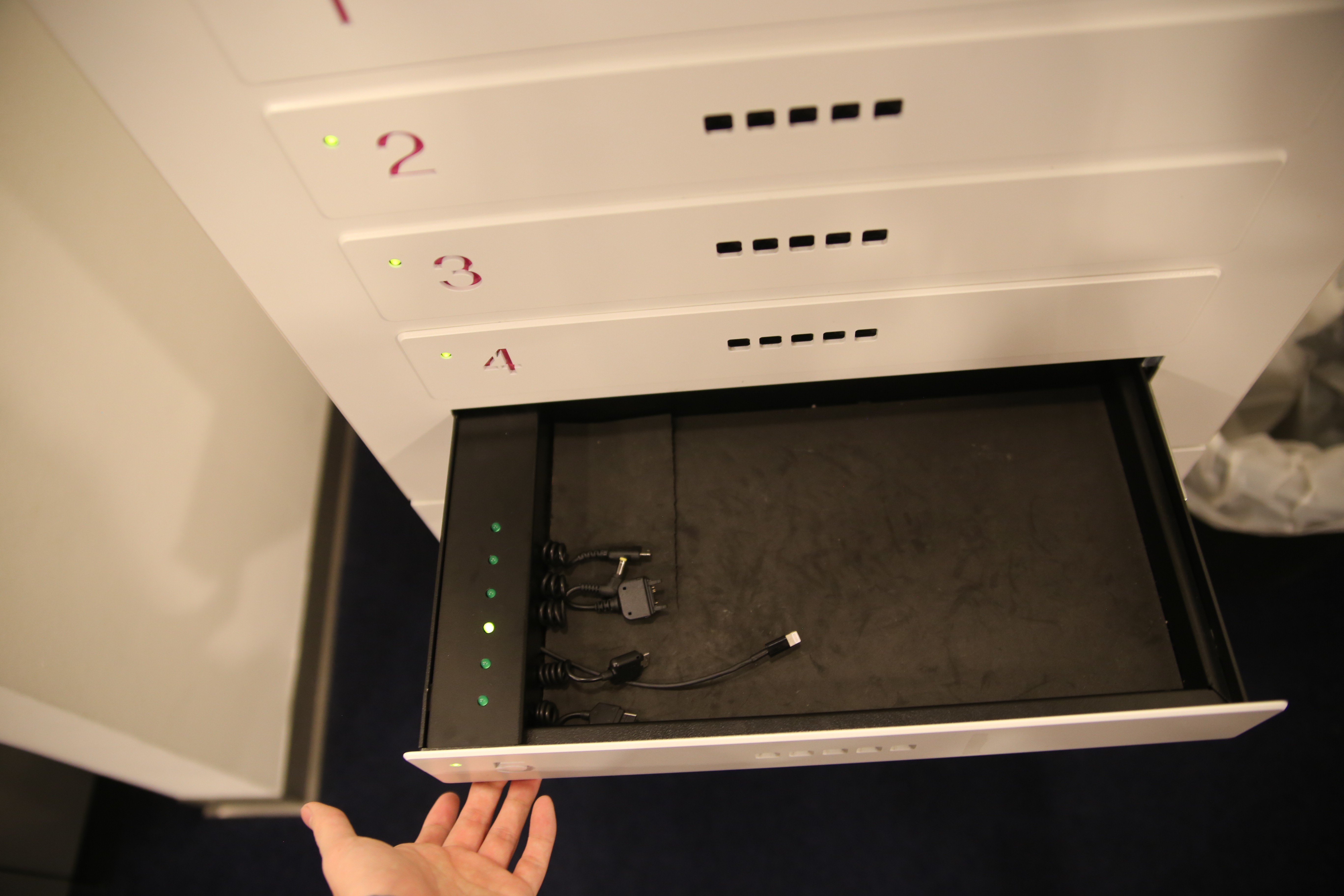 Frankfurt lounge — another view