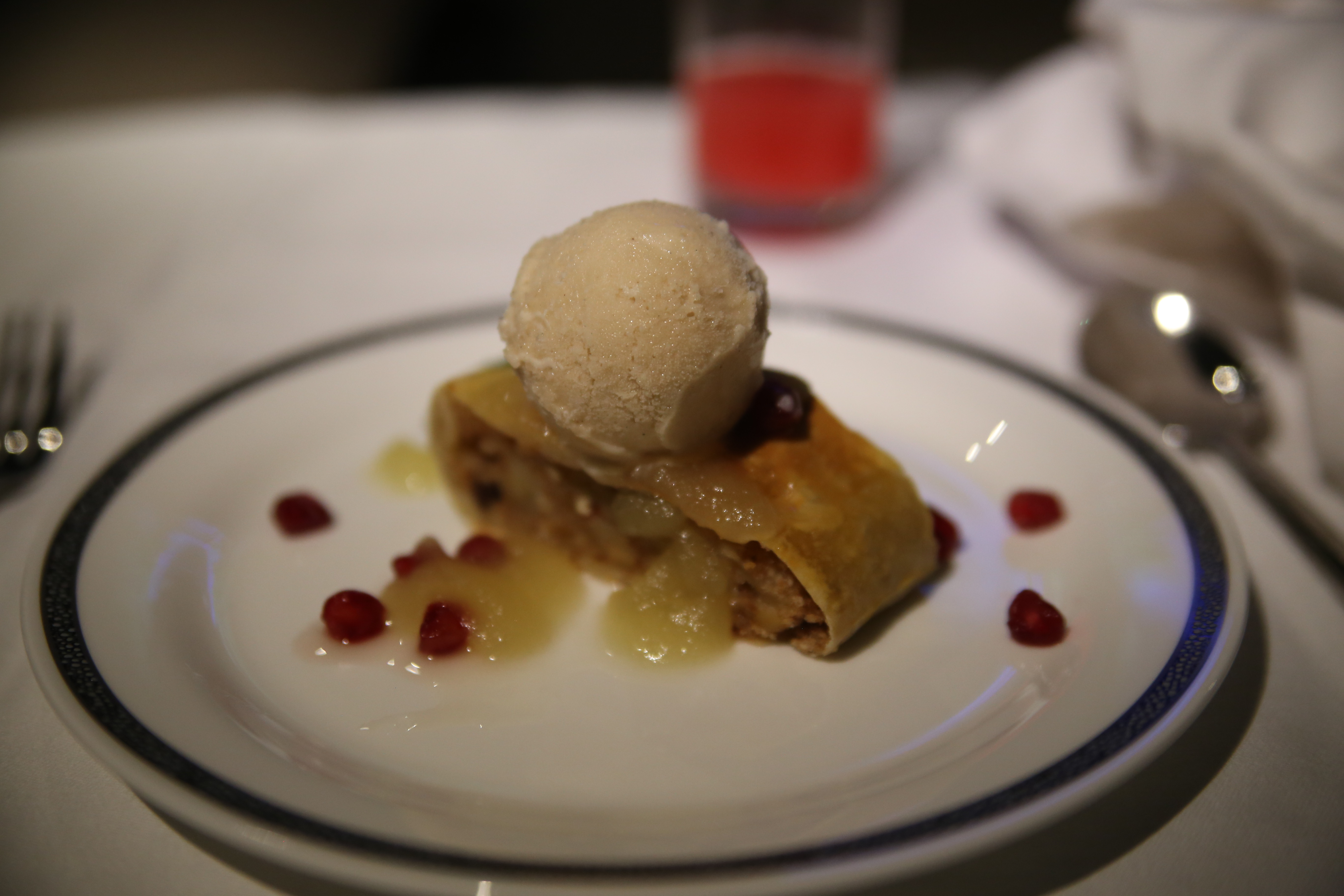 Apple pie with ice cream